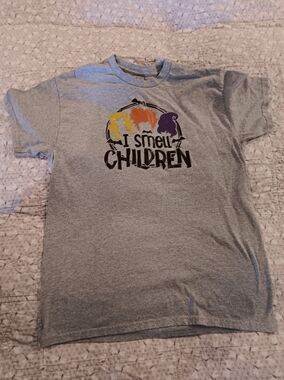 Gildan Gray  "I Smell Children" Graphic Tee with Yellow Orange Purple Design